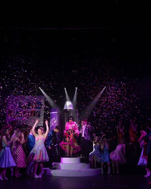 The finale, with confetti falling over the company